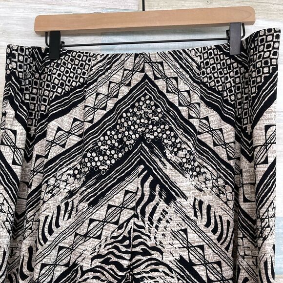 Chicos Ruched Hem Pull On Ankle Pants Beige Black Tribal Stretch Womens XL 3 - Picture 5 of 8